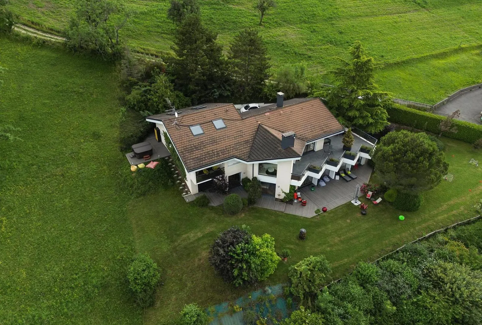 Superbe Villa Avec Piscine Interieure, Sauna, Jacuzzi Et Salle De Sport Lucinges 0*,